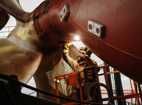 Welding ships with a robot